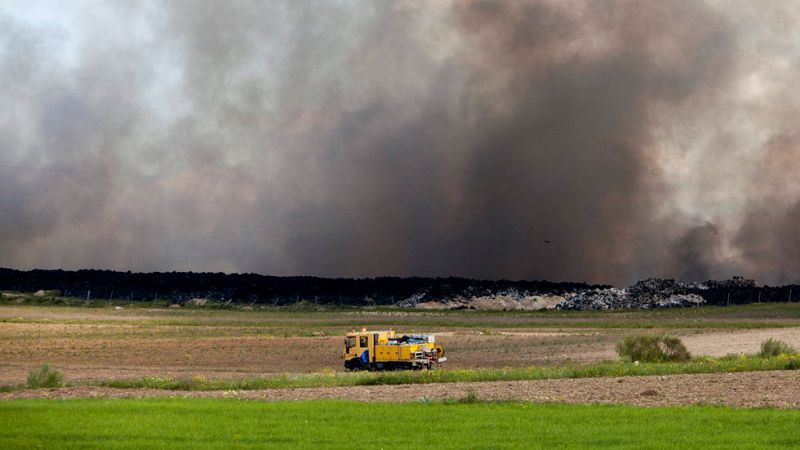 El fuego de Seseña está "controlado y perimetrado" y los vecinos pueden volver a sus casas