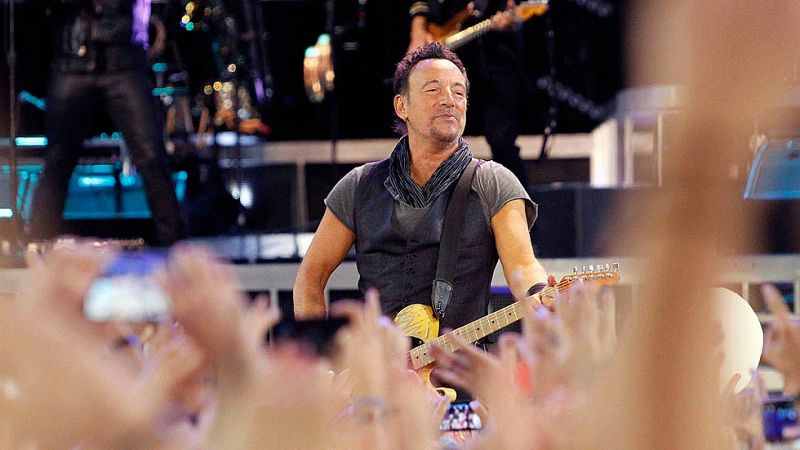 Bruce Springsteen hace temblar al Camp Nou hasta sus cimientos