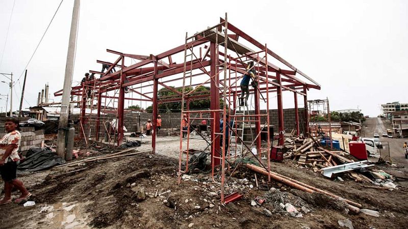 Ecuador se recupera poco a poco del seísmo que hace un mes dejó 660 muertos