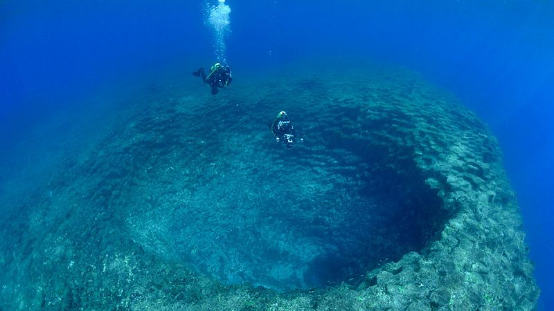 Esponjas carnívoras y peces con seis ojos habitan las profundidades de El Hierro