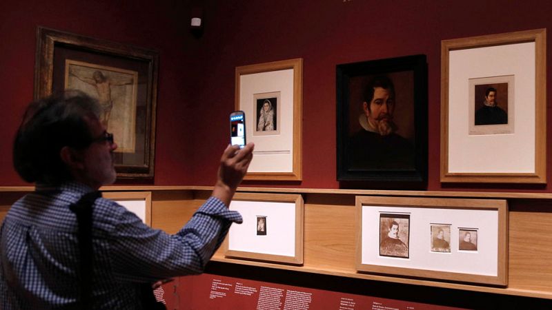 El Museo del Prado muestra el primer libro de fotografía del arte español