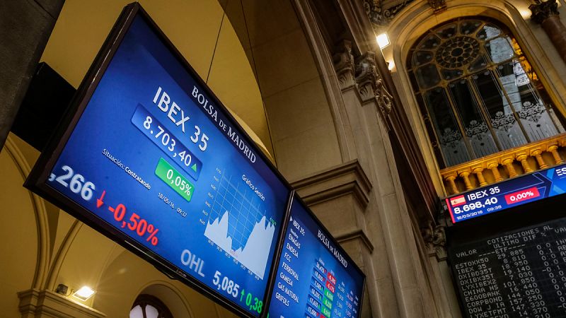 El IBEX 35 sube un 0,88% y recupera los 8.700 puntos