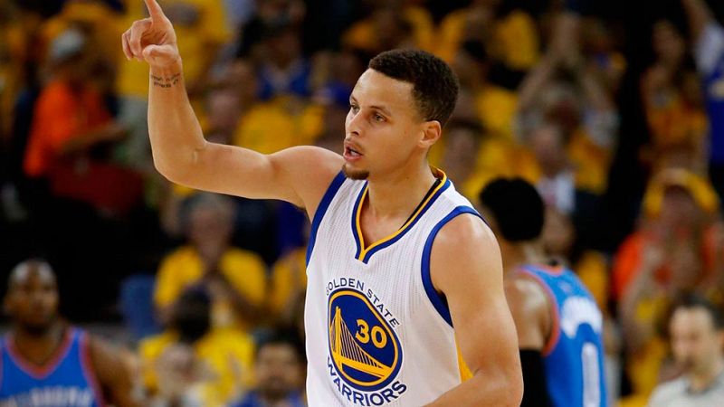 Curry vuelve a su mejor versión y los Warriors igualan la serie con Oklahoma