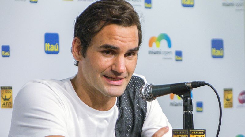 Federer se cae de Roland Garros al no encontrarse al 100% de su espalda