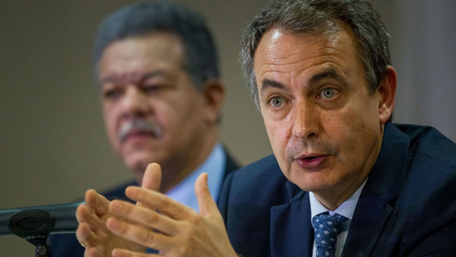 Zapatero afirma "voluntad de diálogo" entre el Gobierno venezolano y la oposición | Ver