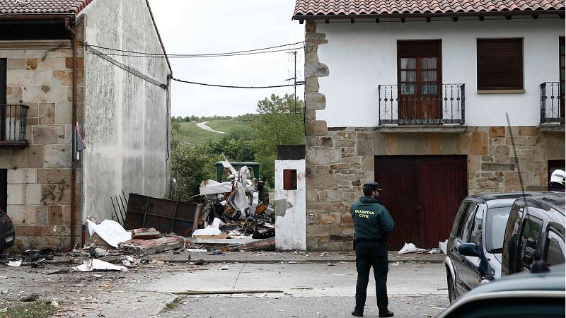 Aparece un tercer cadáver en los restos de la avioneta siniestrada en Navarra