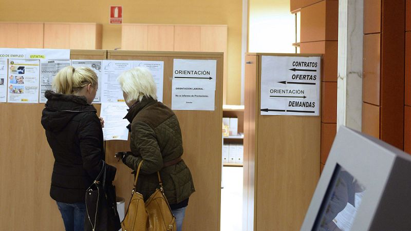 El número de parados de muy larga duración aumentó ligeramente en 2015 y superó los 1,4 millones de personas