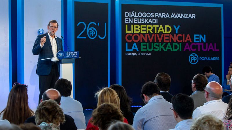 Rajoy: "Tenemos labor por delante, conseguir que ETA deponga las armas y deje de existir"