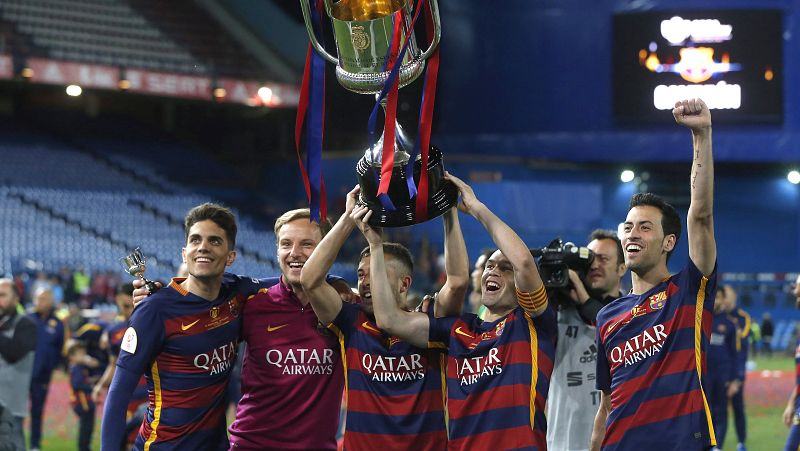 Iniesta alumbra el camino del Barça a la Copa