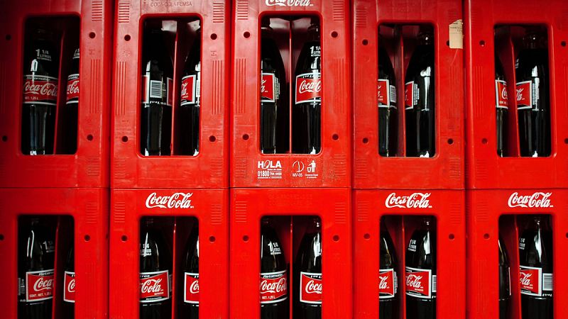 La embotelladora de Coca-Cola en Venezuela interrumpe su producción por falta de azúcar
