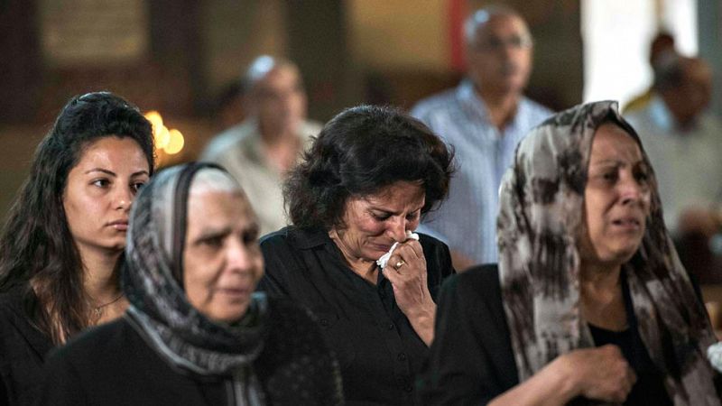 Controversia entre los forenses egipcios sobre si el avión de EgyptAir sufrió una explosión a bordo