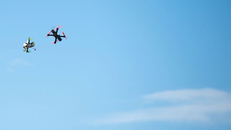 Los pilotos advierten del peligro del uso de drones cerca de aeropuertos