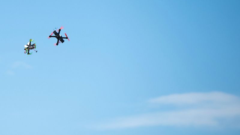 Los pilotos advierten del peligro del uso de drones cerca de aeropuertos