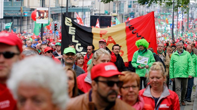 Decenas de miles de personas se manifiestan en Bruselas contra la política laboral del Gobierno de Bélgica