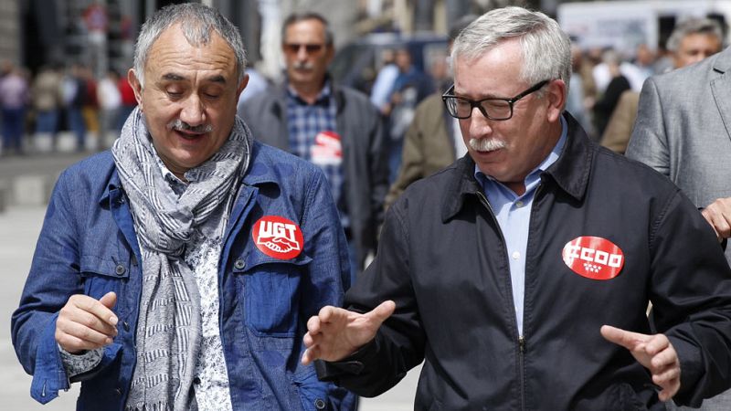 UGT y CC.OO. presentan 700.000 firmas en el Congreso para conseguir una renta mínima de 426 euros