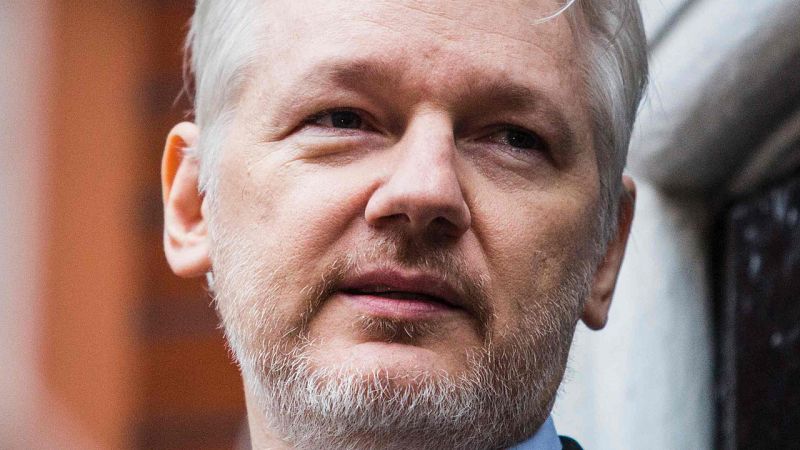Suecia mantiene la orden de arresto contra Julian Assange