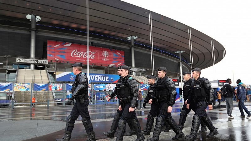 Francia blindará la Eurocopa con "más de 90.000 policías y gendarmes"