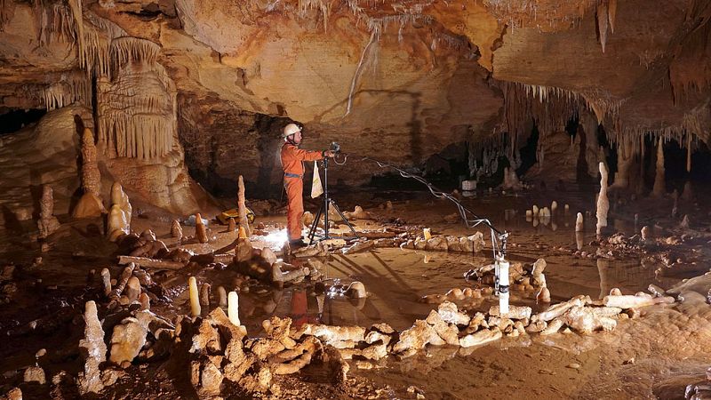 Los primeros neandertales exploraban el subsuelo y controlaban el fuego