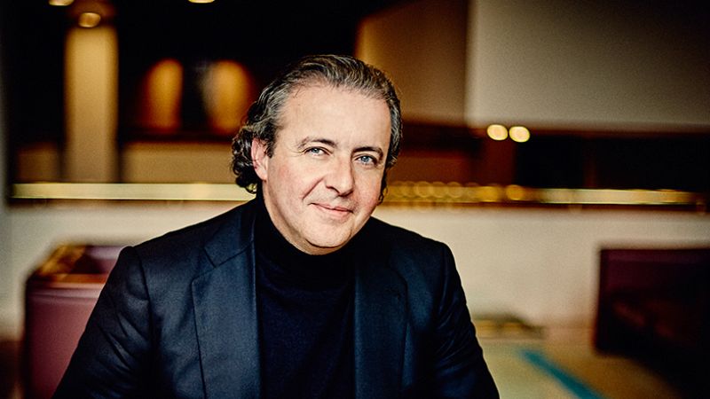 Juanjo Mena: "Cuando suena la primera nota, se te olvida todo y lo único que piensas es en disfrutar"