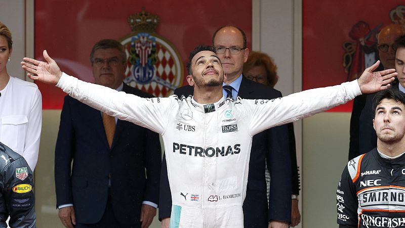 Hamilton gana en Mónaco y Alonso acaba quinto