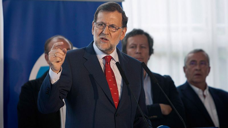 Rajoy pide "dejar atrás las líneas rojas" e insta a todos los partidos a trabajar juntos "a favor" del futuro