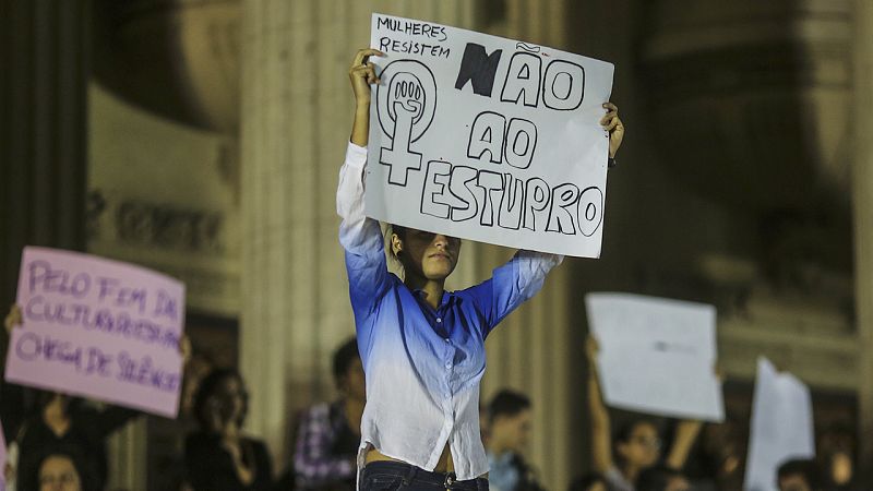 La menor que sufrió una violación masiva en Brasil denuncia amenazas