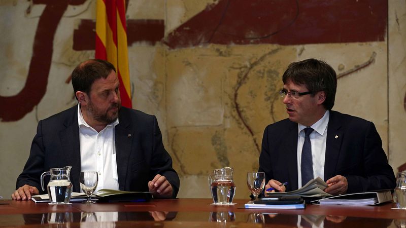 Junts pel Sí (JxSí) y la CUP registran en el Parlament el proyecto de ley sobre la Seguridad Social catalana