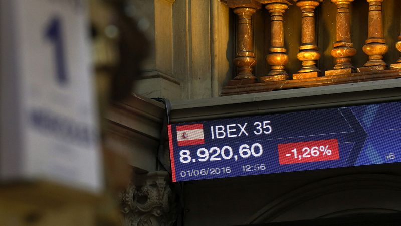 El IBEX 35 baja un 1,3% y pierde los 9.000 puntos lastrado por las caídas de los bancos y el descenso del crudo