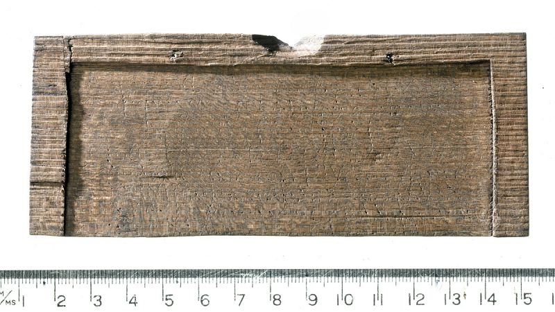 Arqueólogos británicos hallan en Londres el documento manuscrito más antiguo de la Gran Bretaña
