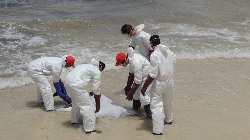 Localizados los cadáveres de al menos 85 migrantes en la costa oeste de Libia