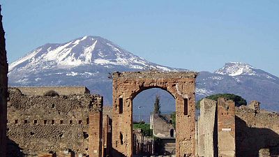 Las cuñas de RNE - Muerte y resurrección de Pompeya en 'Memoria de delfín' - Escuchar ahora