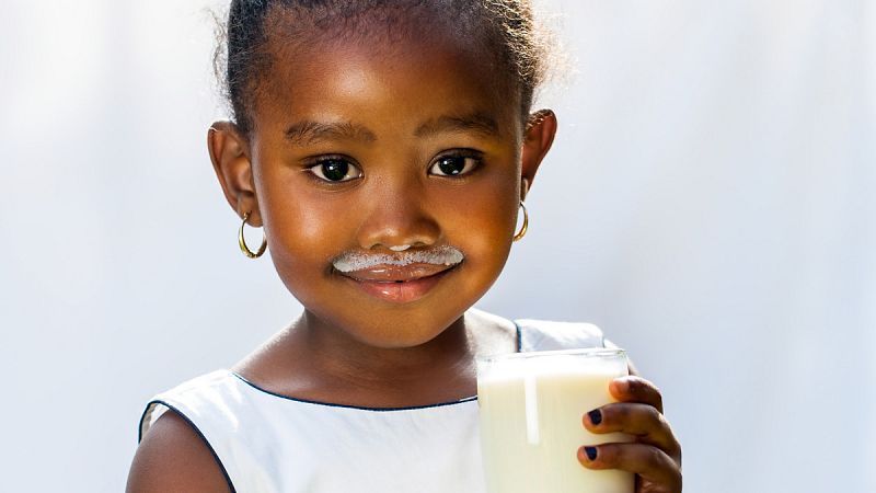 Los pediatras advierten de que las bebidas vegetales no deben sustituir a la leche de vaca