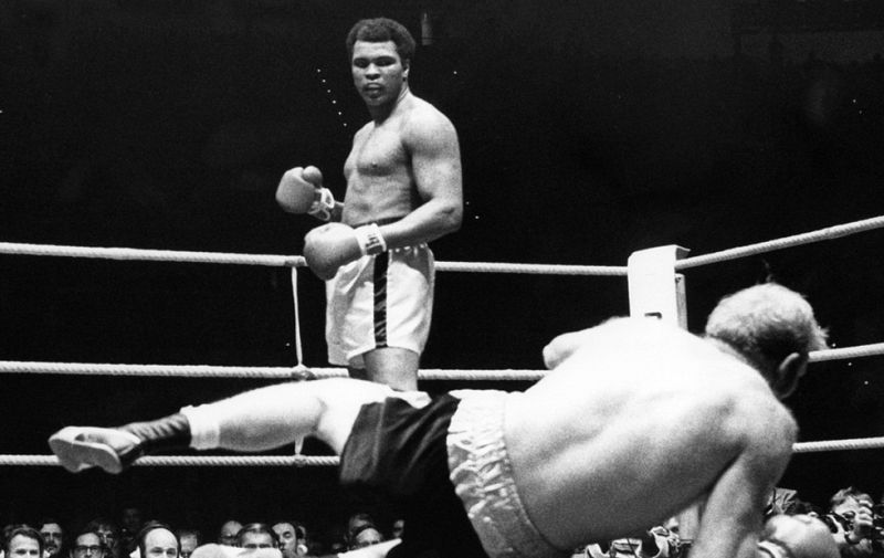 Muere Muhammad Ali, leyenda del boxeo e icono social
