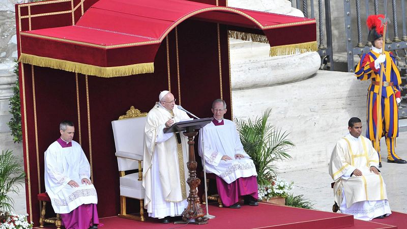 El papa aprueba apartar a obispos negligentes en casos de pederastia