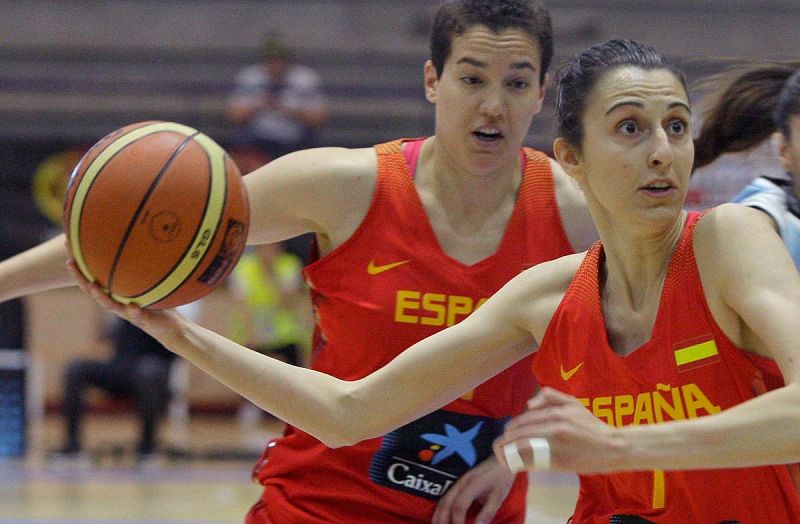 España despierta en el tercer cuarto con las 'pequeñas'