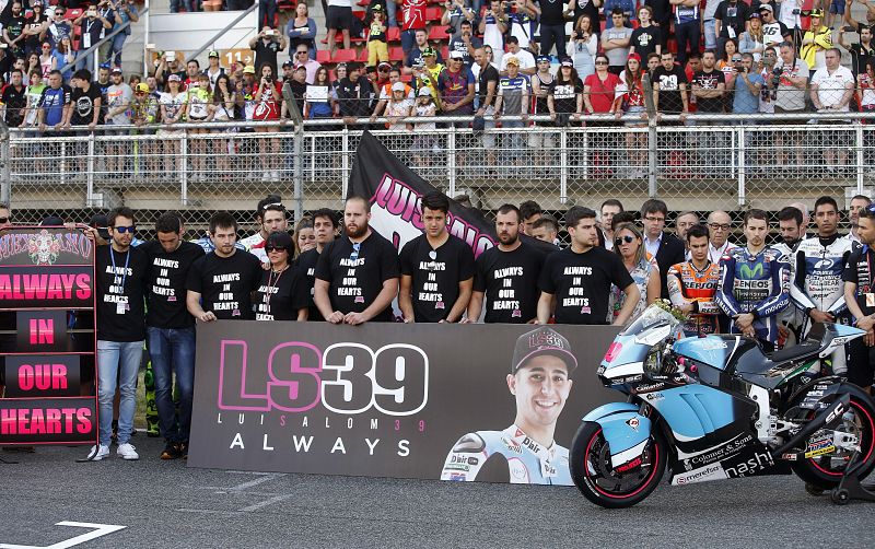 El paddock rinde un emotivo homenaje a Luis Salom