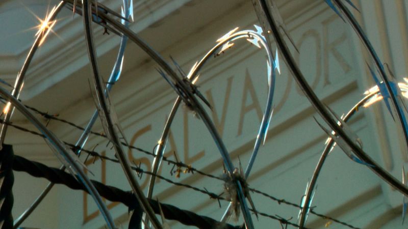 Gui�n de 'El Salvador busca Salvador'