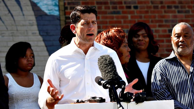 Paul Ryan carga contra Trump por sus comentarios "racistas" contra un juez de origen mexicano