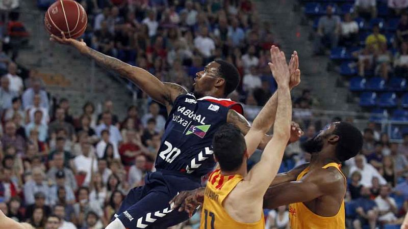 Bourousis da alas a Baskonia