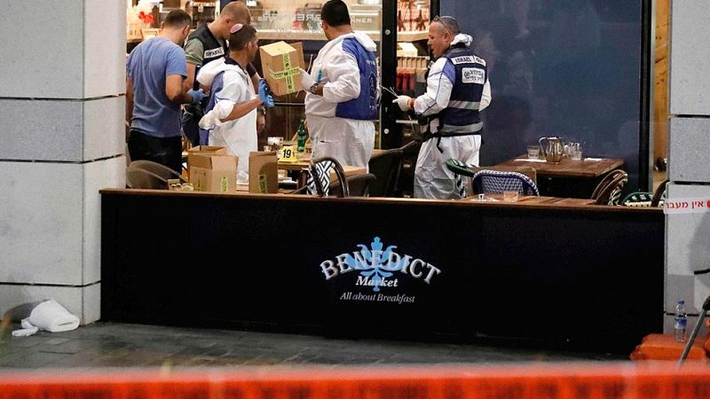 Un ataque con armas automáticas en un centro comercial de Tel Aviv deja al menos cuatro muertos