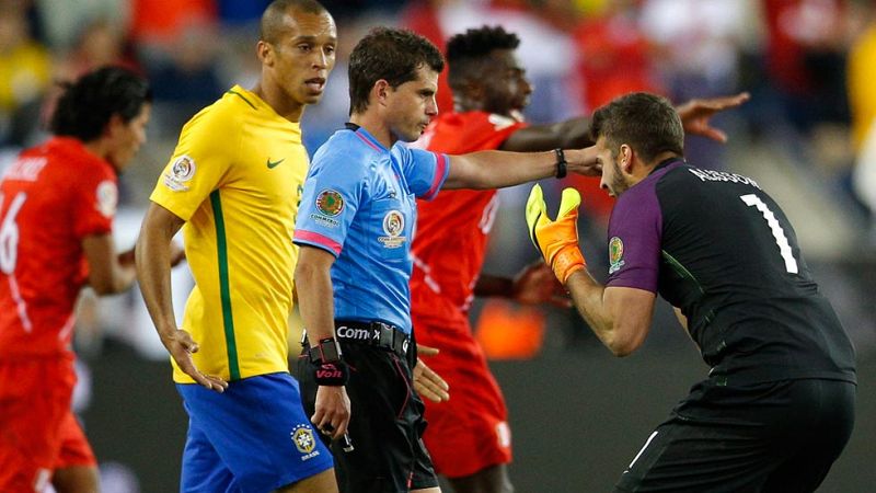 Ecuador y Perú pasan a cuartos y tumban a Brasil