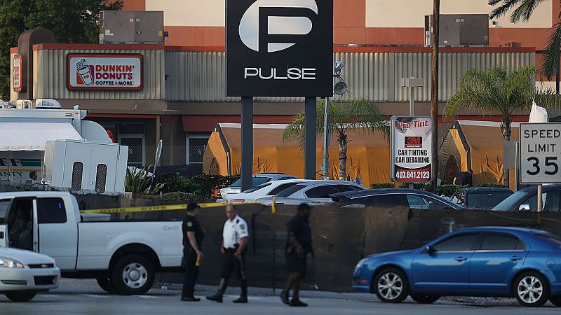 El atacante de Orlando actuó solo, negoció con la policía y dijo que tenía explosivos durante el asalto