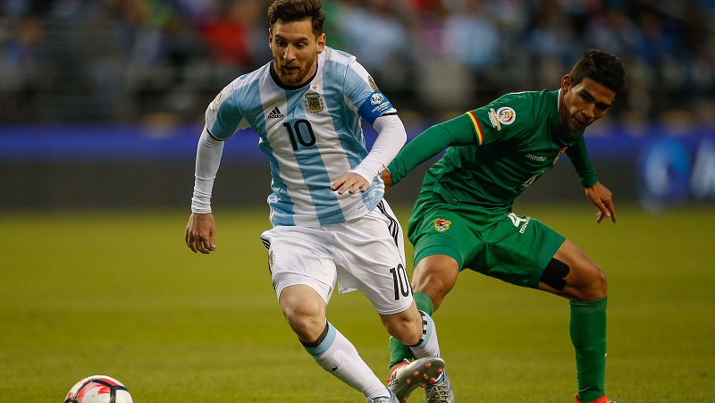 Argentina y Chile llegan a los cuartos con sendas goleadas