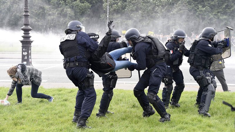 Hollande amenaza con prohibir las manifestaciones contra la reforma laboral si ponen en riesgo la seguridad pública