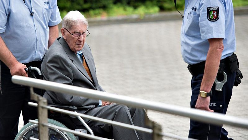 La justicia de Alemania condena a cinco años de cárcel a un antiguo guardia de Auschwitz de 94 años