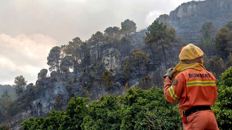 Logran controlar el incendio de Bolbaite y está estabilizado el de Carcaixent