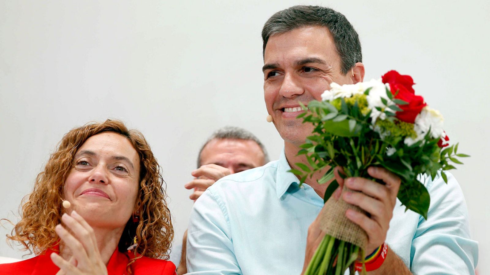 Pedro Sánchez promete reforzar los derechos de Cataluña negados por el Gobierno de Rajoy