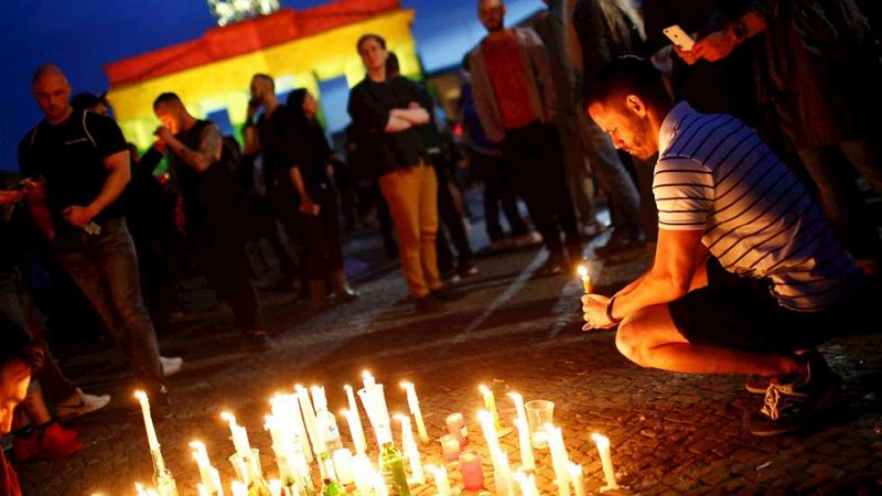 Orlando rinde homenaje a las 49 víctimas de matanza una semana después