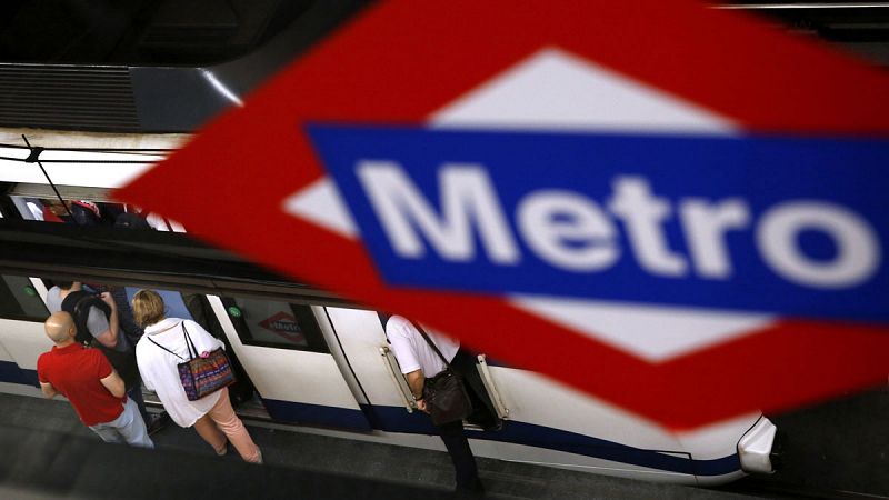 Metro de Madrid cifra en el 94% el seguimiento del paro y los sindicatos lo elevan al 100%