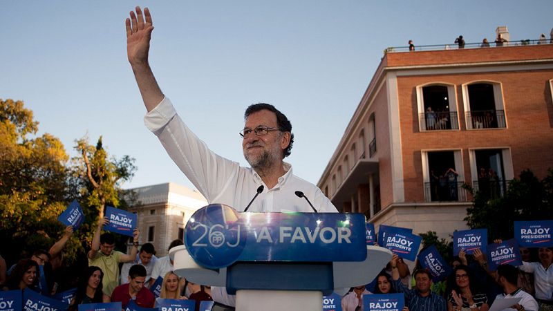 Rajoy insiste en "concentrar el voto moderado" en torno al PP porque "la unión hace la fuerza"